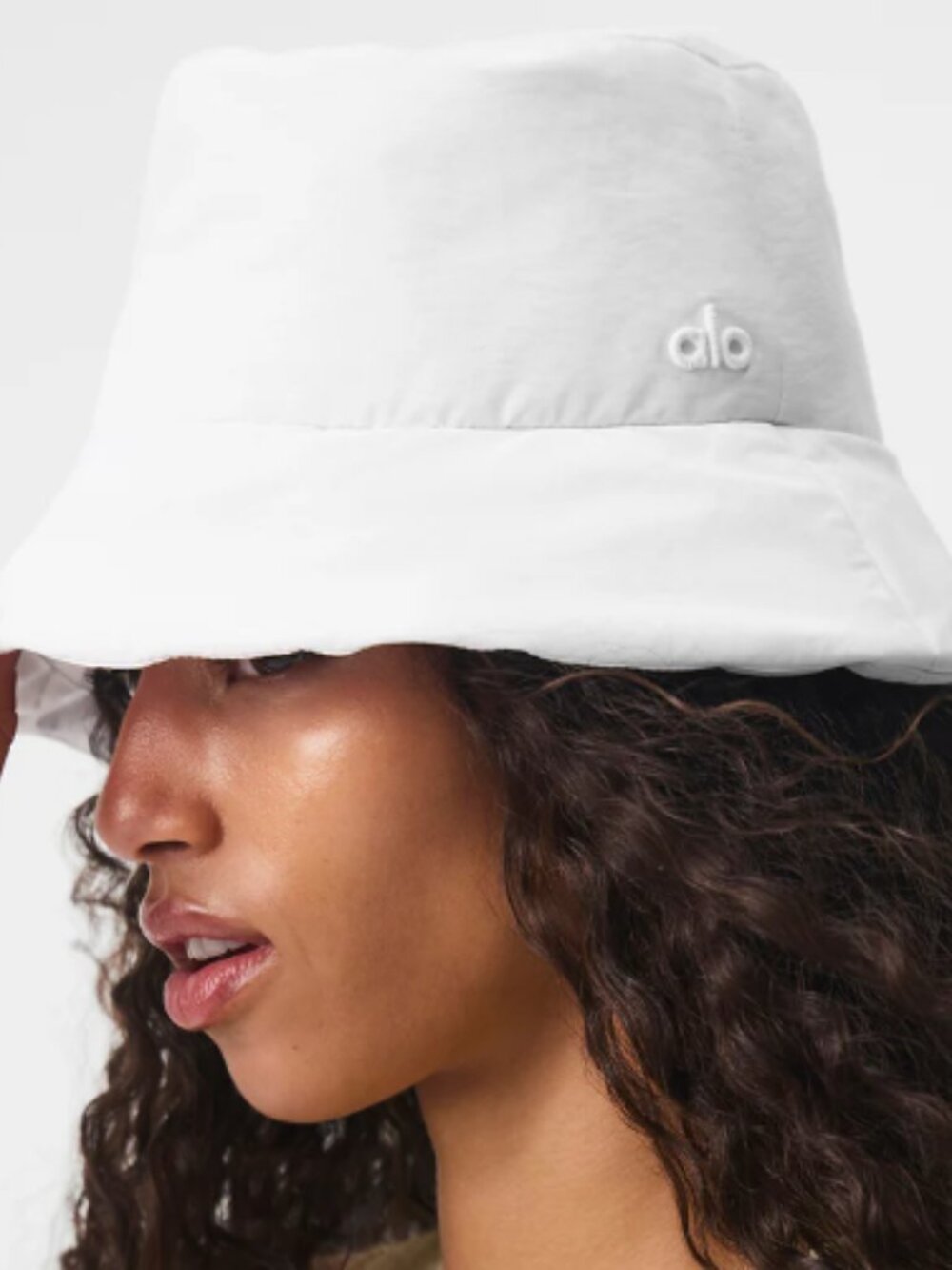 Alo Yoga Good Shade Puffer Bucket Hat in White